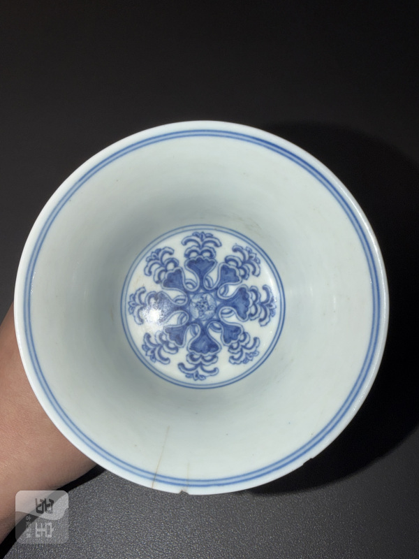 清道光 青花缠枝莲托梵文高足杯 - 图6